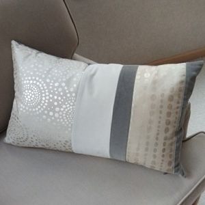 Just in! Quality throw pillow - duck fill - lumbar support